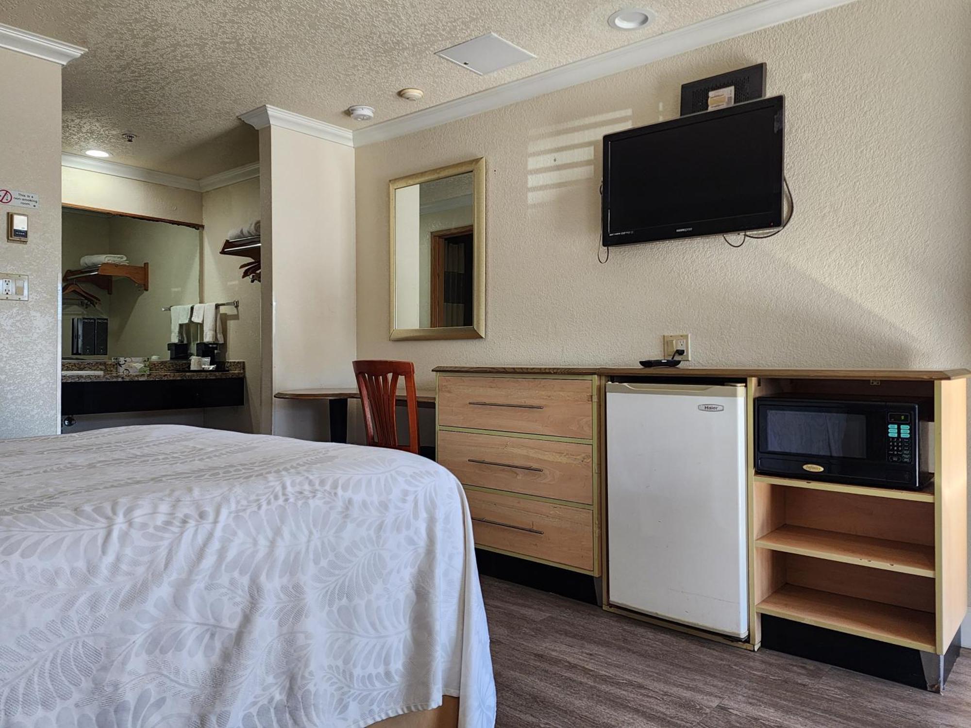 Budget Inn Corcoran Экстерьер фото