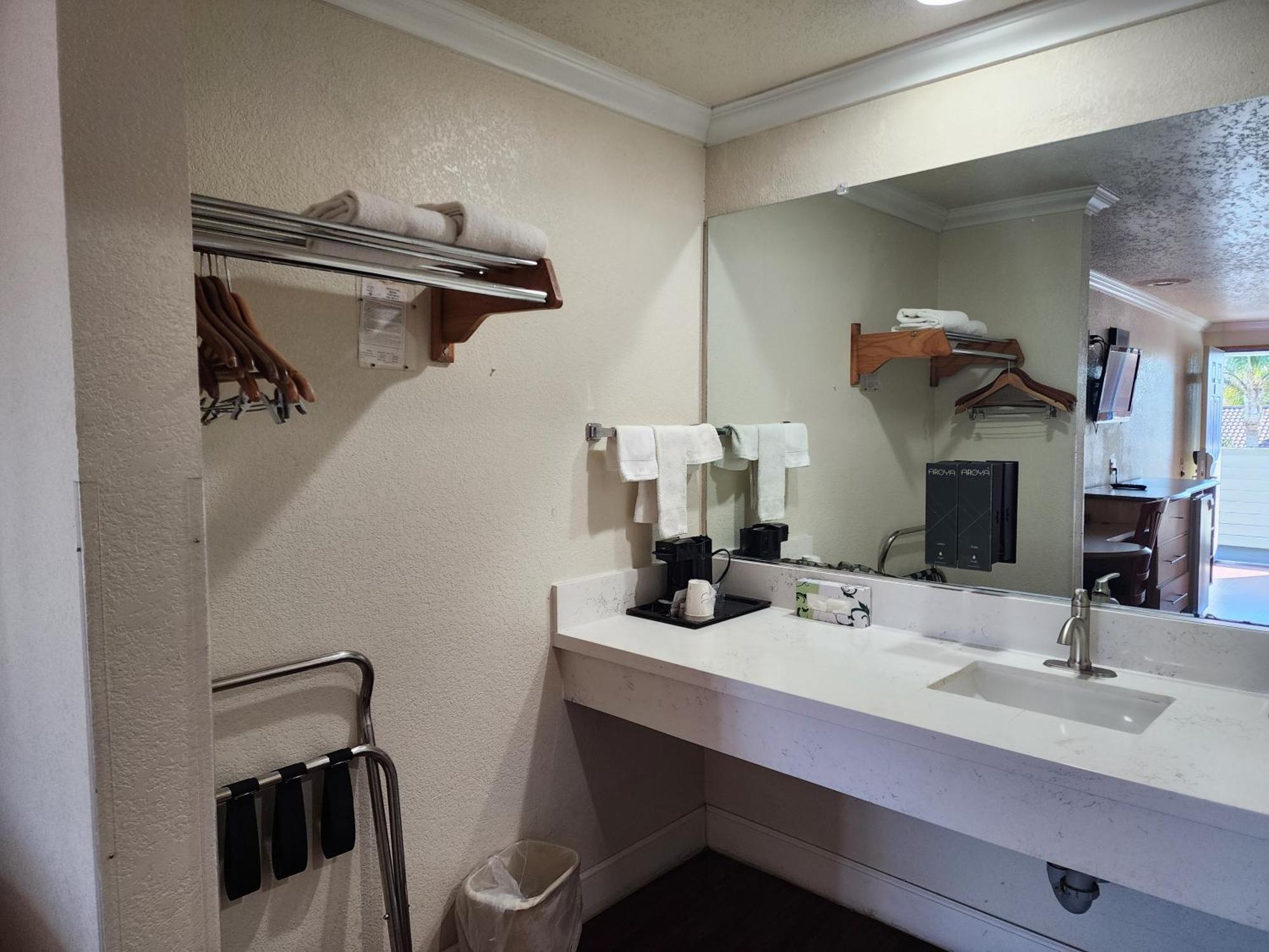 Budget Inn Corcoran Экстерьер фото
