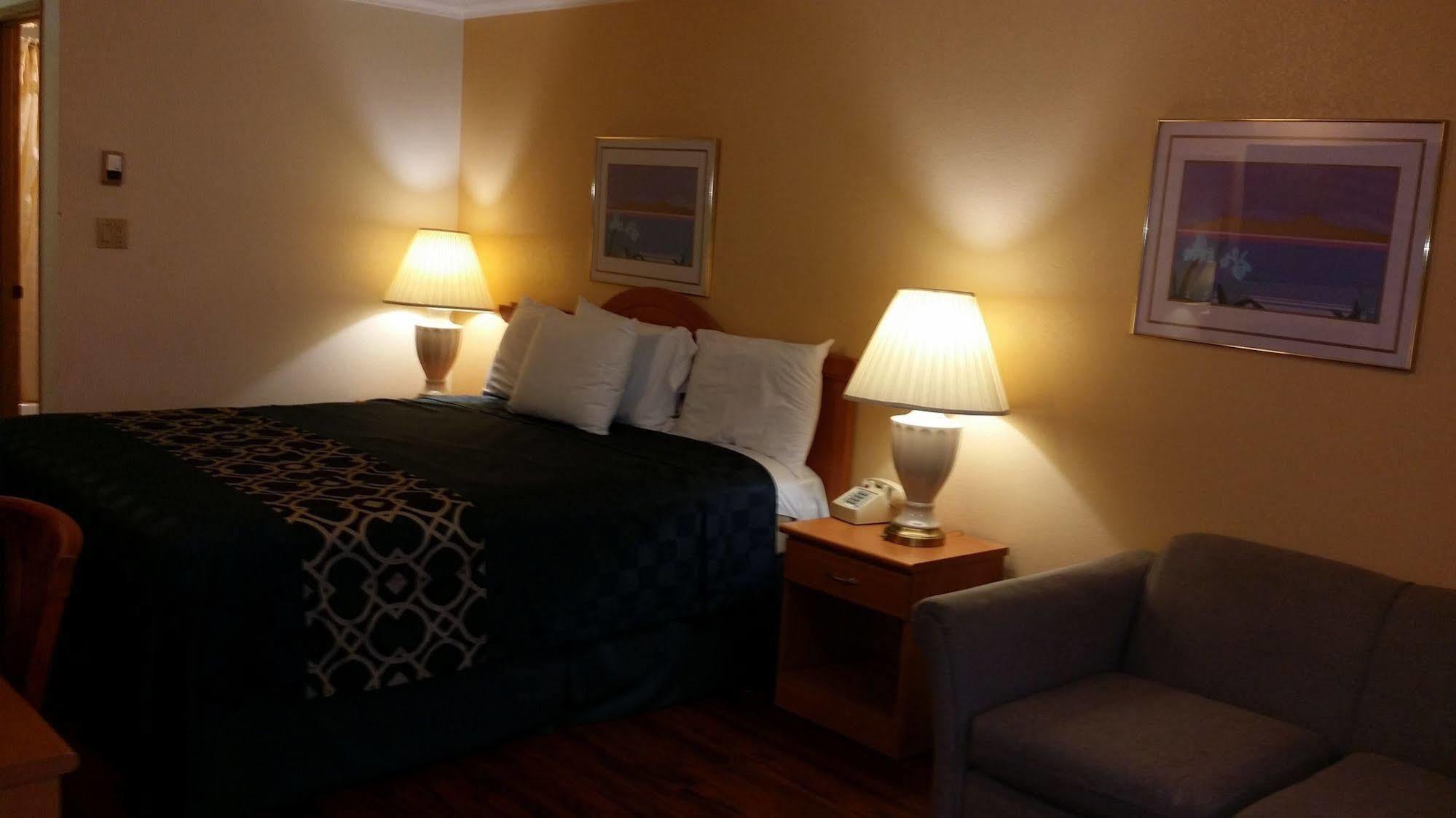 Budget Inn Corcoran Экстерьер фото